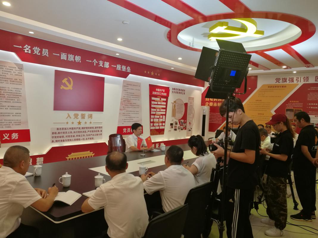 “党课开讲啦”活动走进万丰地产公司 黄东海深入基层党建联系点讲党课